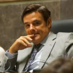 “NO VOY A SER CANDIDATO A NADA”… PERO SIGO DECIDIENDO TODO