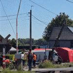 TRAGEDIA ESCOLAR EN BÉLGICA: UN TREN EMBISTE A UN MICRO EN UN PASO A NIVEL