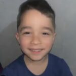 UNA MADRE SOSTENIENDO EL DOLOR MÁS INIMAGINABLE: INVESTIGAN LA MUERTE DE UN NIÑO DE SEIS AÑOS
