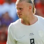 EL KEVIN NORUEGO: HAALAND SE TRASQUILA Y EL FÚTBOL MUNDIAL ENTRA EN CRISIS EXISTENCIAL