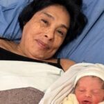 UNA HISTORIA DE AMOR, ESPERA Y VIDA: MABEL, A LOS 62 AÑOS, FUE MAMÁ POR PRIMERA VEZ